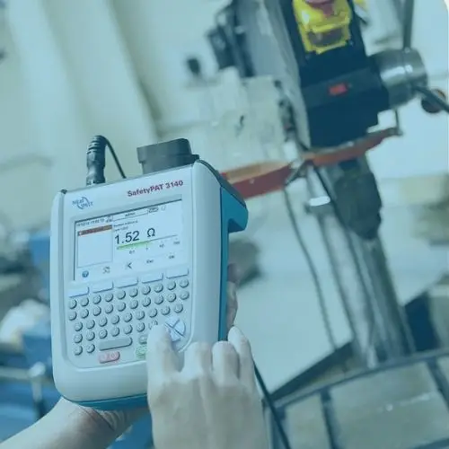 Keuren van verschillende gereedschappen, machines en materialen